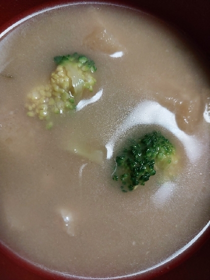 ブロッコリーと豆腐の味噌汁