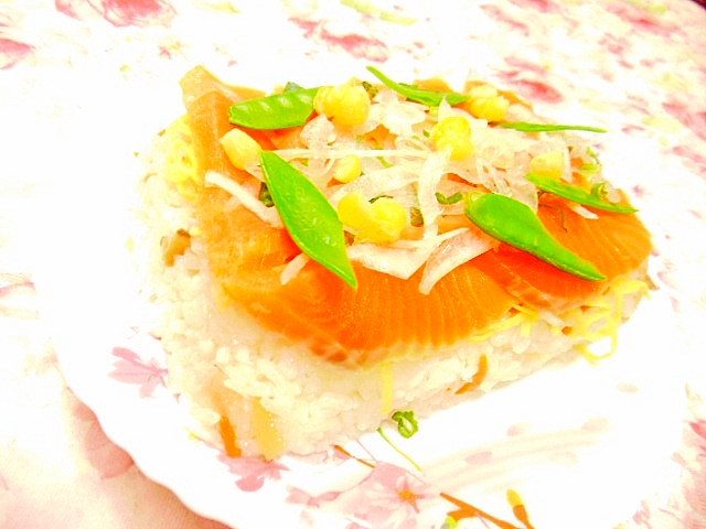 タッパ ラップｄｅ サーモンのケーキ寿司 レシピ 作り方 By 小太郎１２１２ 楽天レシピ