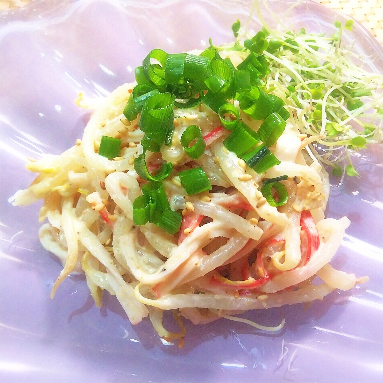 もやし1袋ペロリ♡もやしとカニカマのごまマヨサラダ