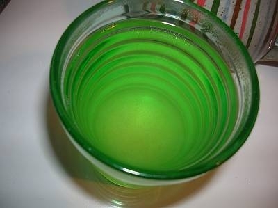 グラスに注いだら、ちゃんとみんなみたいに緑色のレポが投稿できたよ（笑）