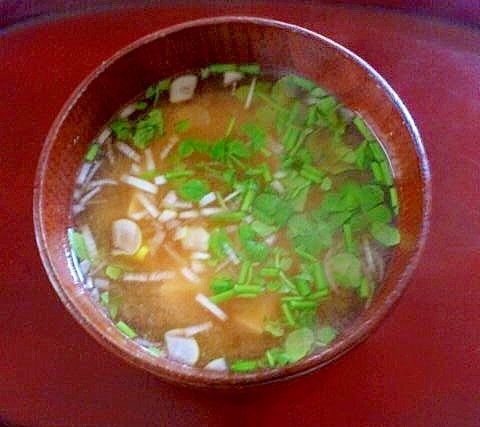 再生野菜で★せりたっぷりお味噌汁