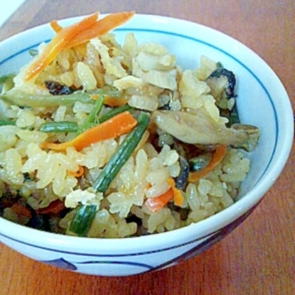 入れるだけ簡単旨みたっぷり きのこ山菜炊き込みご飯 レシピ 作り方 By Ponsuke 楽天レシピ 入れるだけ簡単旨みたっぷり きのこ山菜炊き込みご飯 レシピ 作り方 By Ponsuke 楽天レシピ