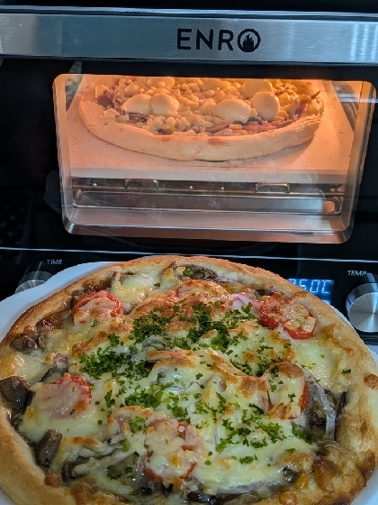 ナンで作る茄子とトマトのお好みソースピザ