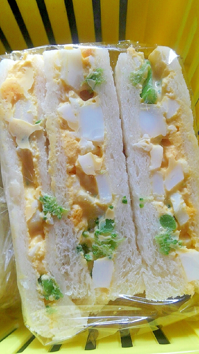 ブロッコリーの卵サンドイッチ