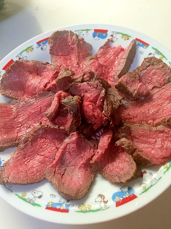 フライパンで焼いて保温するだけ ローストビーフ レシピ 作り方 By けあはと 楽天レシピ