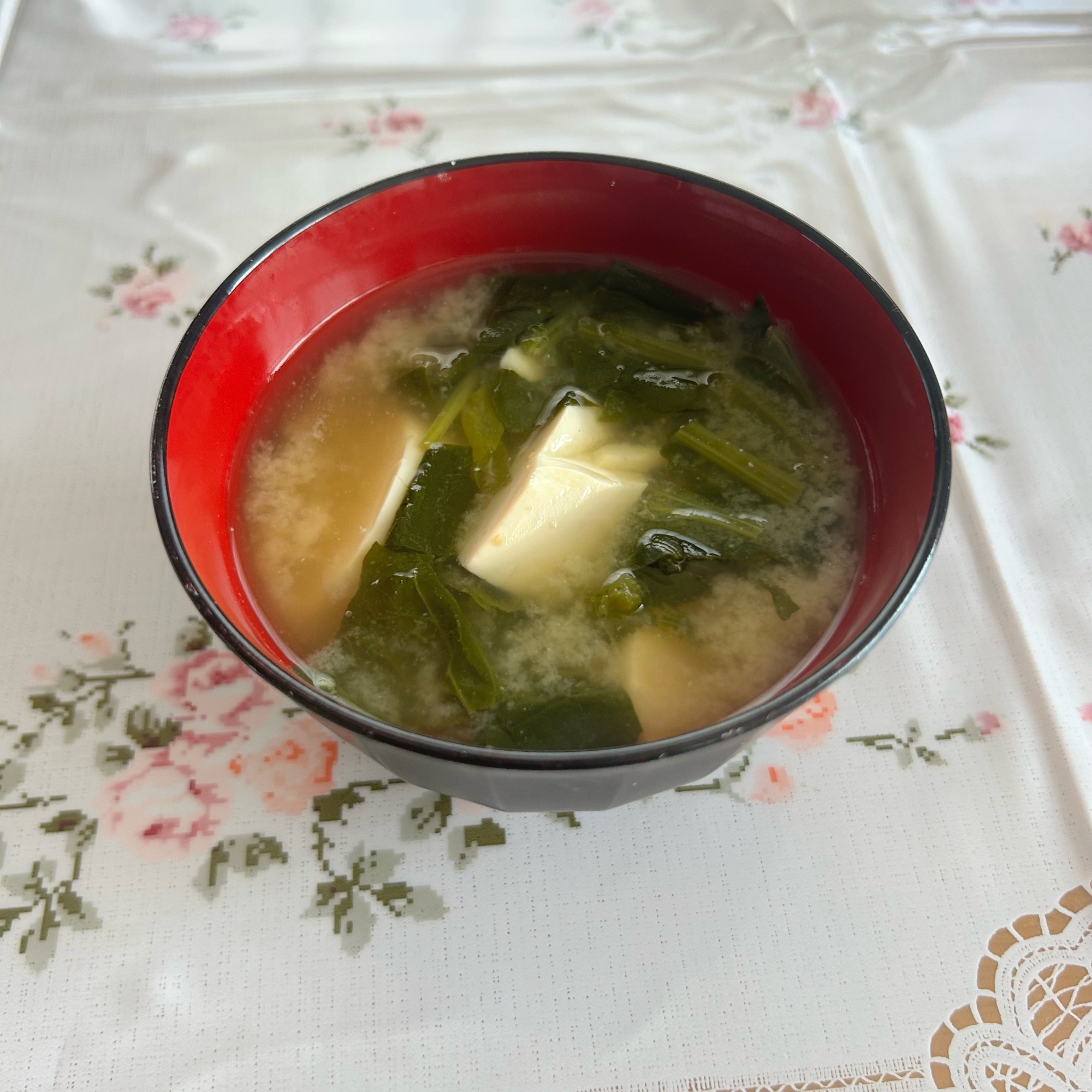 ほうれん草と豆腐の味噌汁