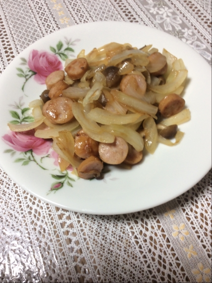 ウインナーとたまねぎとしめじの炒め物