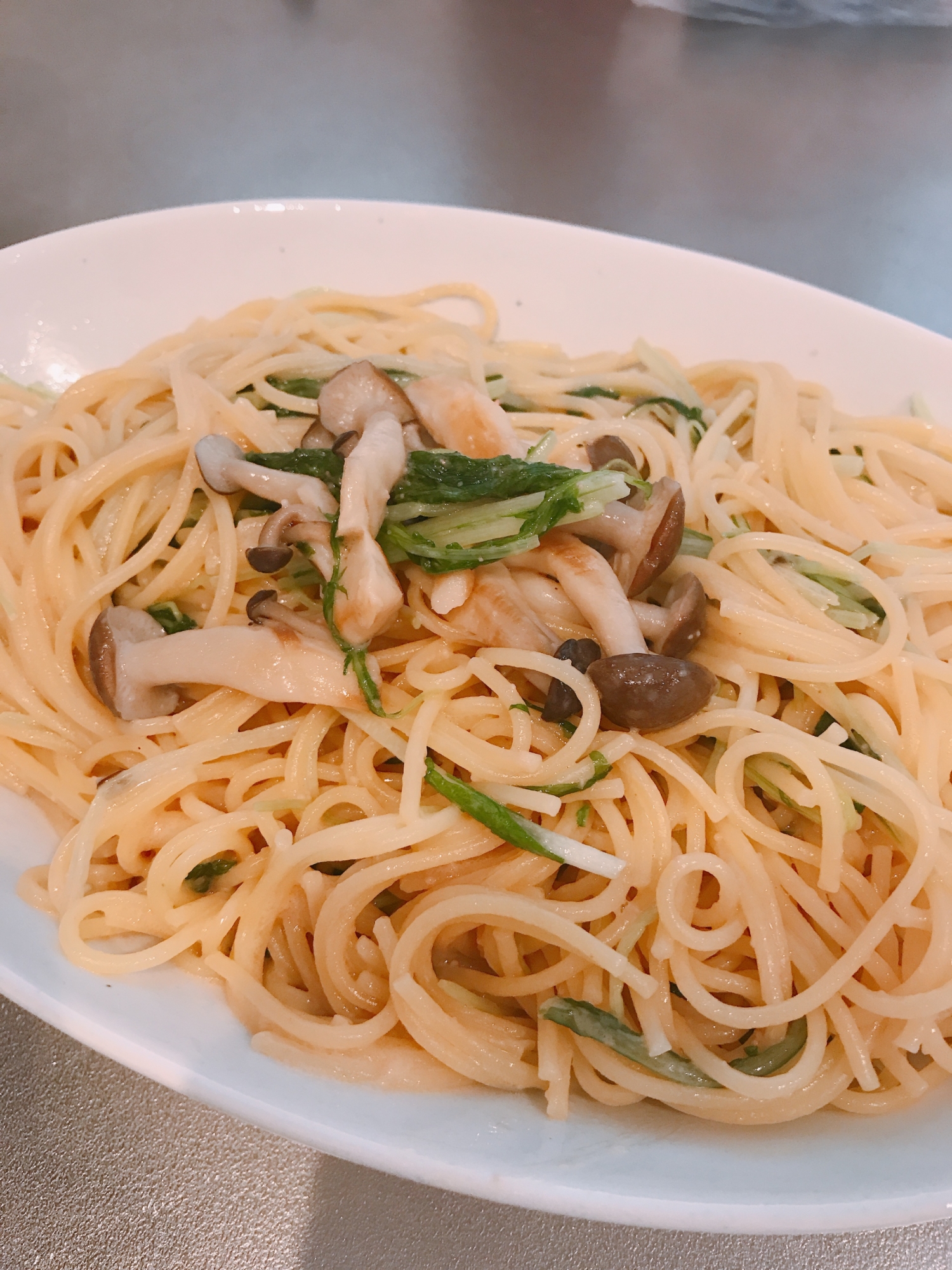 水菜としめじ入りの明太バターしょうゆパスタ