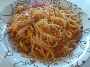 卵と玉ねぎのケチャップパスタ☆