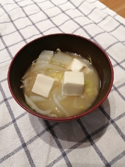 白菜もやし豆腐を時間差で入れるのがとっても参考になりました♪もやしのシャキシャキ感がほどよく残ってとってもおいしかったです☆