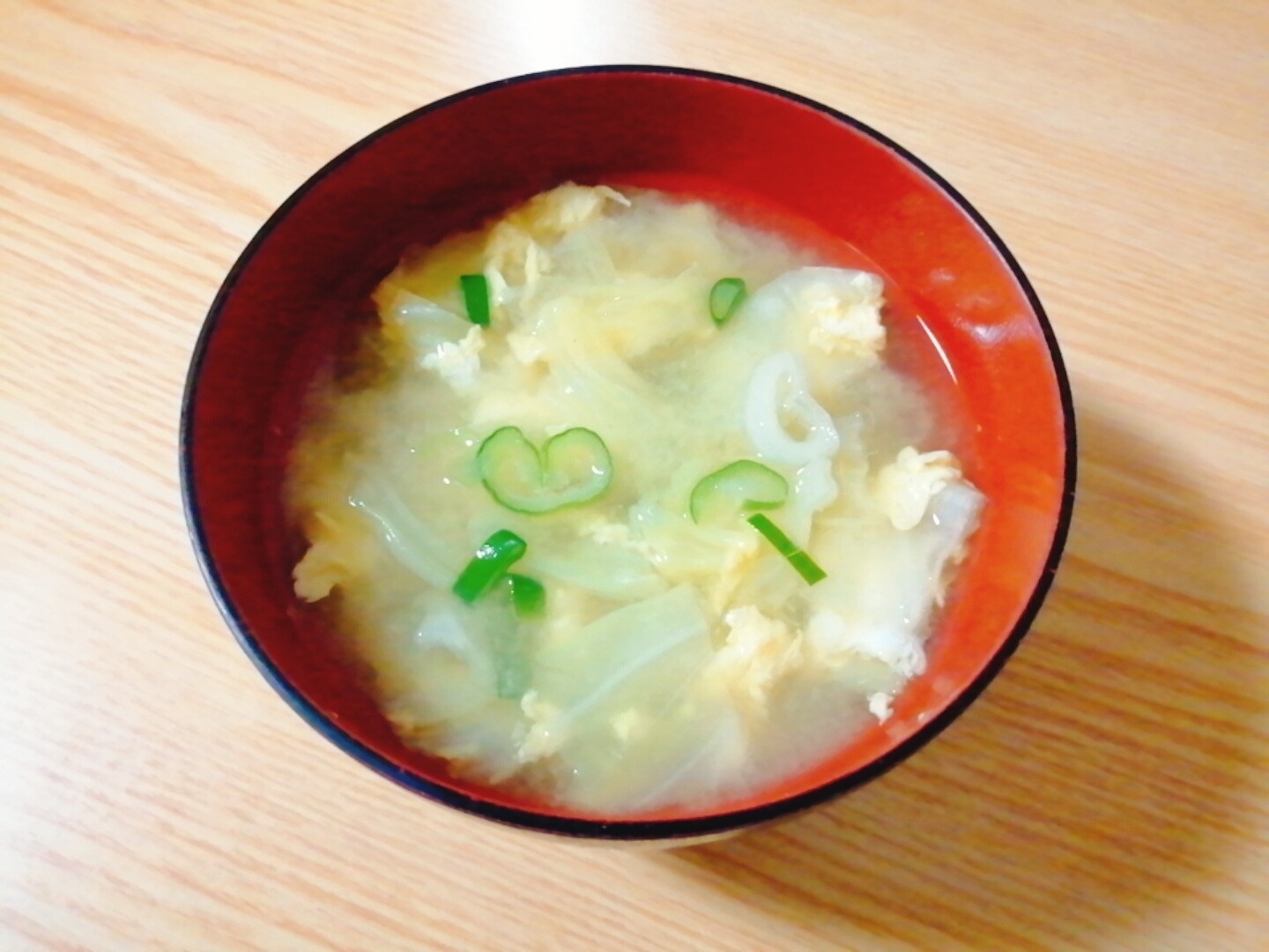 キャベツと卵とねぎの味噌汁