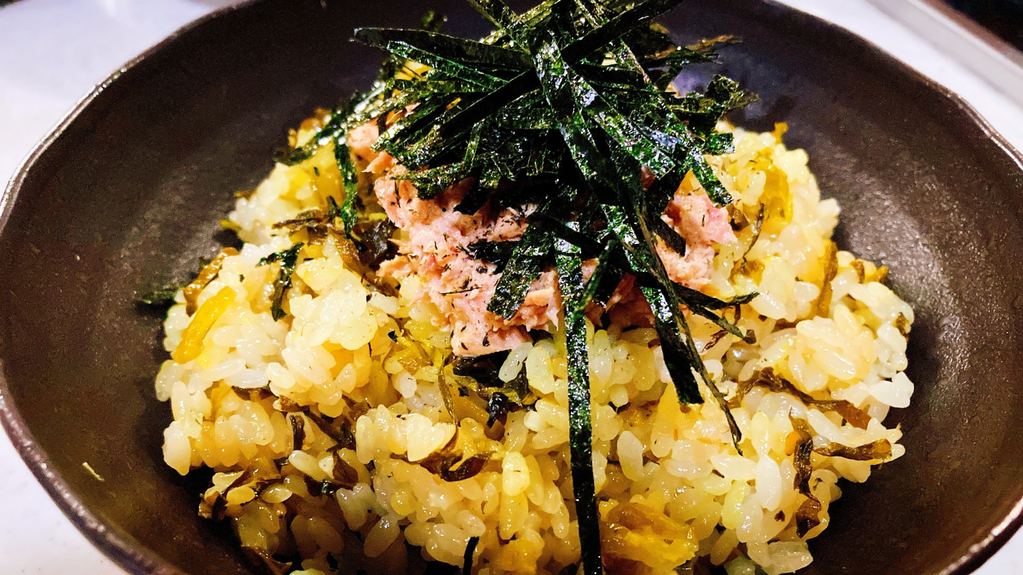 お弁当にも！ 高菜ご飯のツナマヨ丼