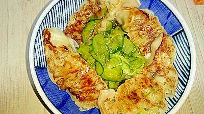 千切りきゅうりとチルド餃子のピリ辛マリネ