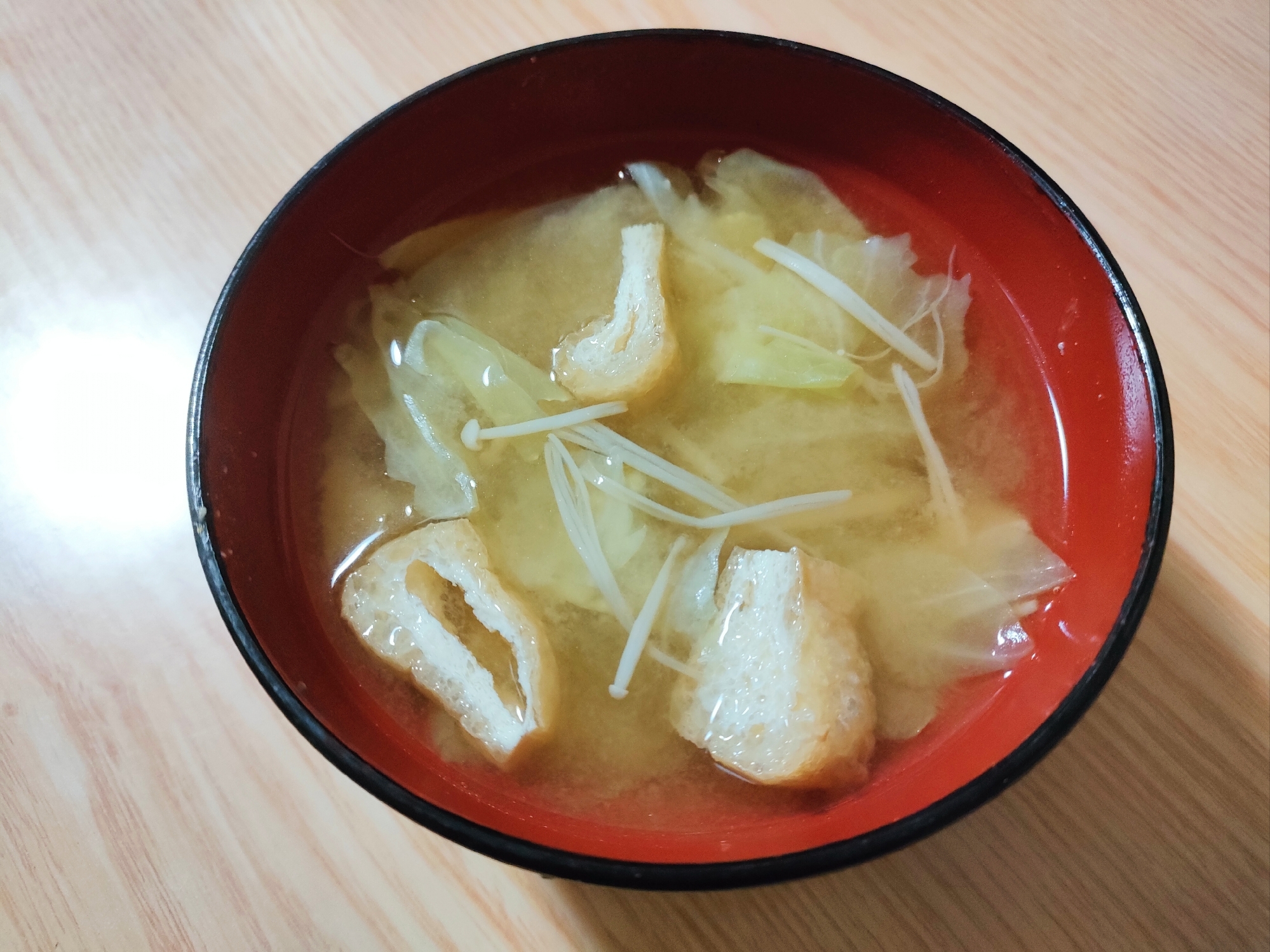 キャベツと油揚げとえのきの味噌汁