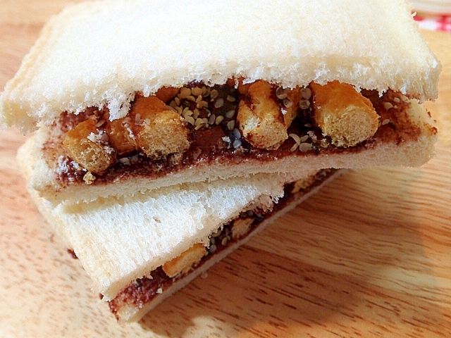 Wチョコとキャラメルコーンとヘンプナッツのサンド