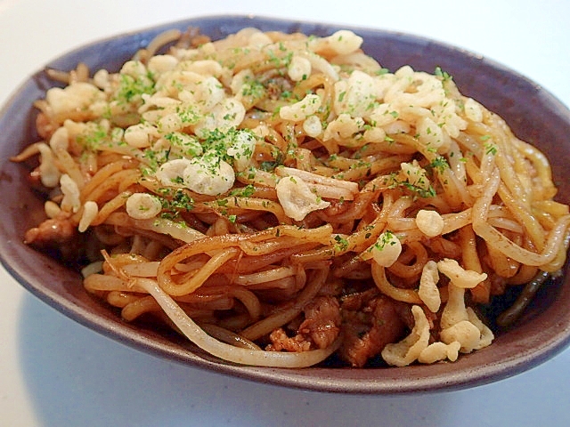 揚げ玉のせて♡　豚肉ともやしのお好み焼きそば♬