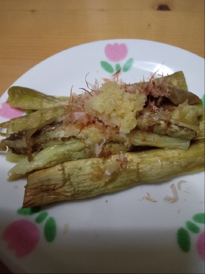 茄子がトロトロになってとても美味しかったです。たくさん作ったので、半分冷やして明日食べます。冷たい焼き茄子も楽しみです。