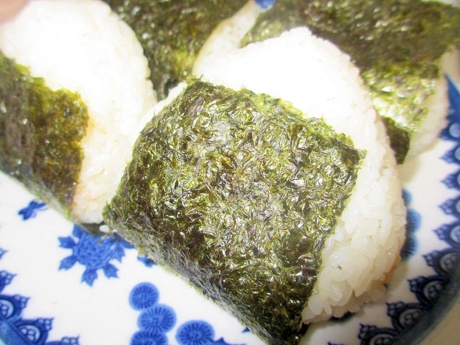 塩ごはんおにぎり レシピ 作り方 By Mococo05 楽天レシピ