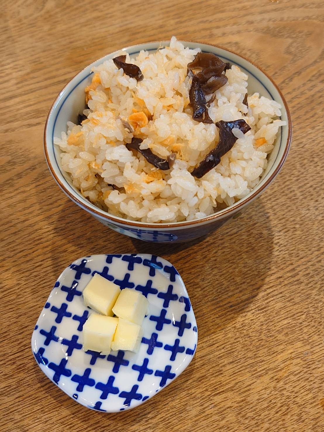 ニジマス魚醤の炊き込みご飯＋バター