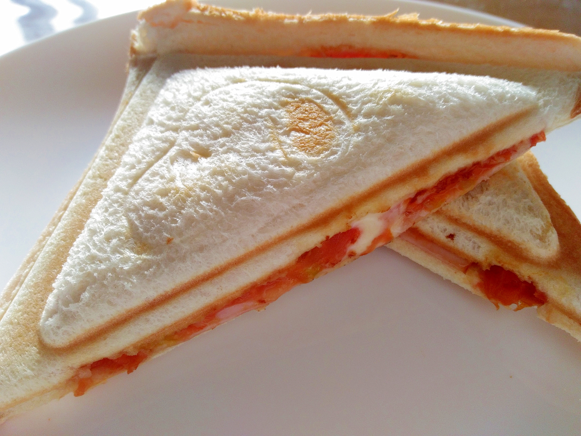 朝食に☆ハムトマトチーズホットサンド