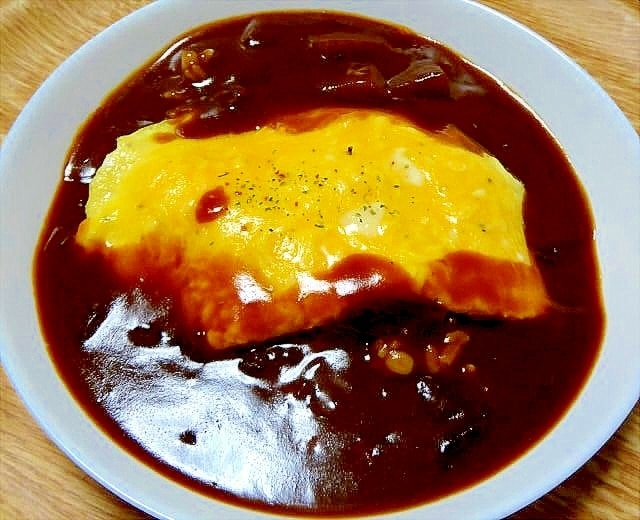 カレー＆ハヤシのよくばりオムライス