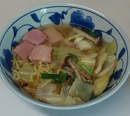 寒かったので、温かいラーメン作りました☘️厚切りハムと野菜たっぷり、とてもおいしかったです☺️
たくさんレポありがとうです(*´∀)ﾉ大感謝です(*ﾟー^)