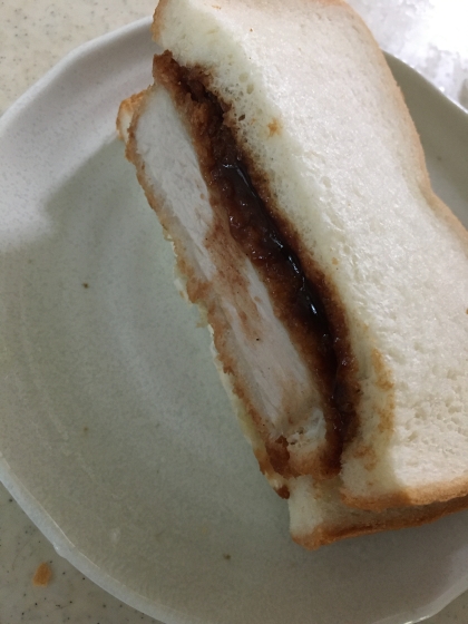 厚切りで贅沢なサンドイッチに大満足。美味しく頂きました。