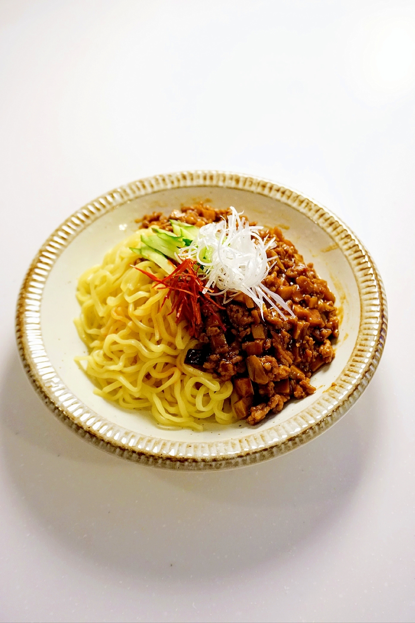 コク旨の肉味噌あんが癖に！ジャージャー麺（炸醤麺）