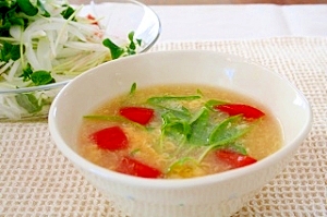 空心菜の新芽と加子母トマトのかき玉中華スープ
