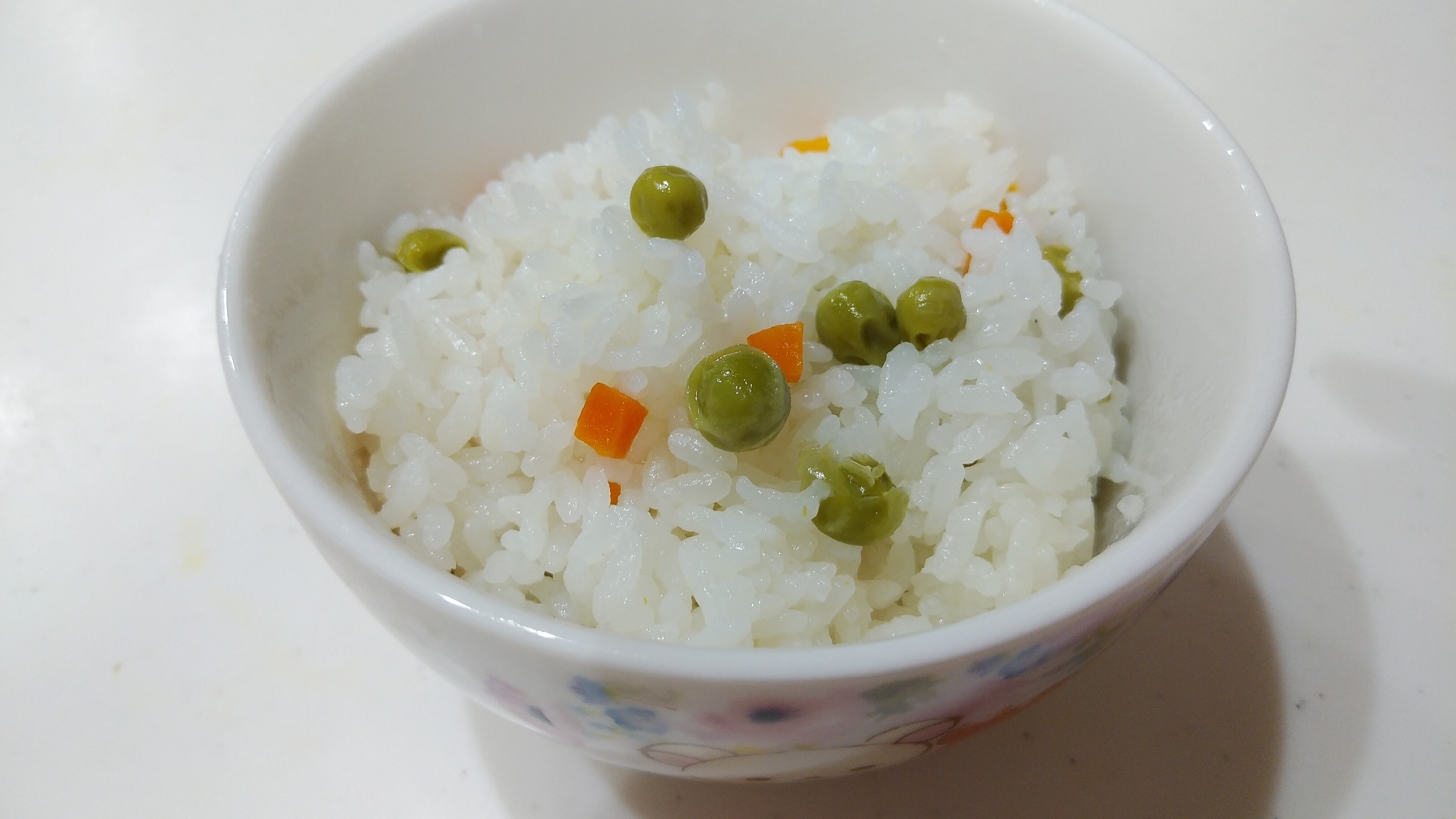 エンドウ豆と人参の塩炊き込みご飯