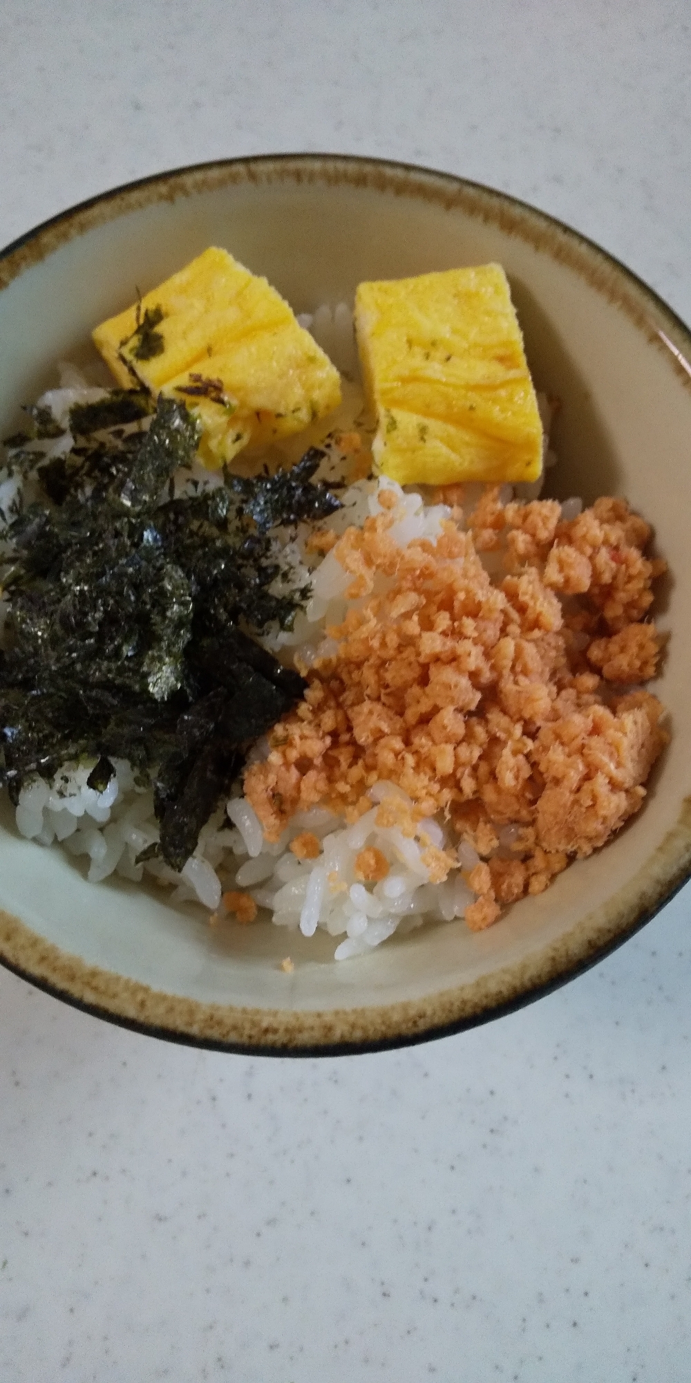 「丼」玉子焼きと鮭フレーク丼