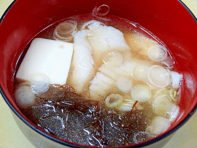 潮汁の二番だし☆　「ヒラメともずくの味噌汁」