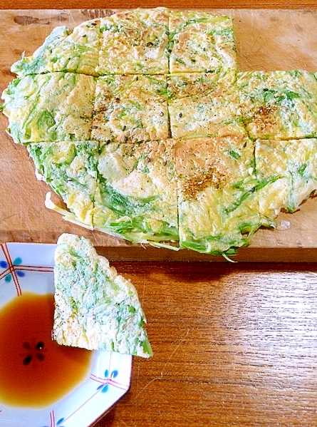 まな板にのった水菜のチヂミ