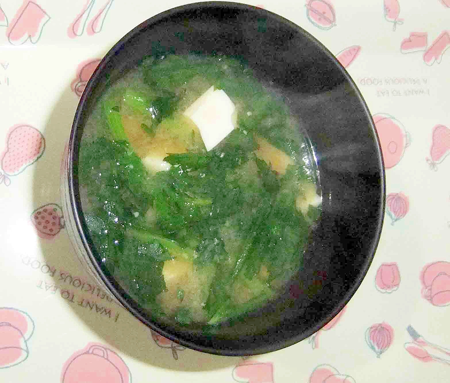 絹豆腐と春菊のお味噌汁
