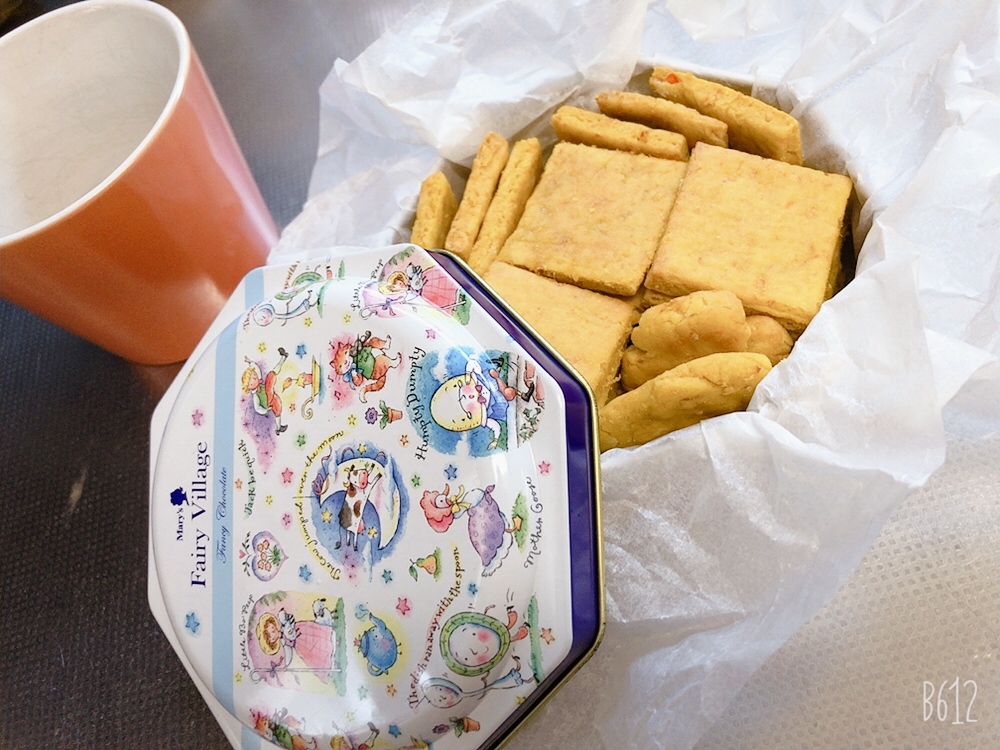 ボックスに入った、にんじんおからクッキー