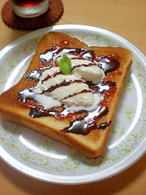 ジャムトーストにバニラアイス＋チョコレート☆ レシピ・作り方 by