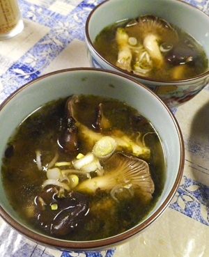 平茸焼き海苔の味噌汁