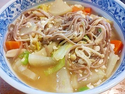 豆腐・きのこ・根菜の　けんちん蕎麦