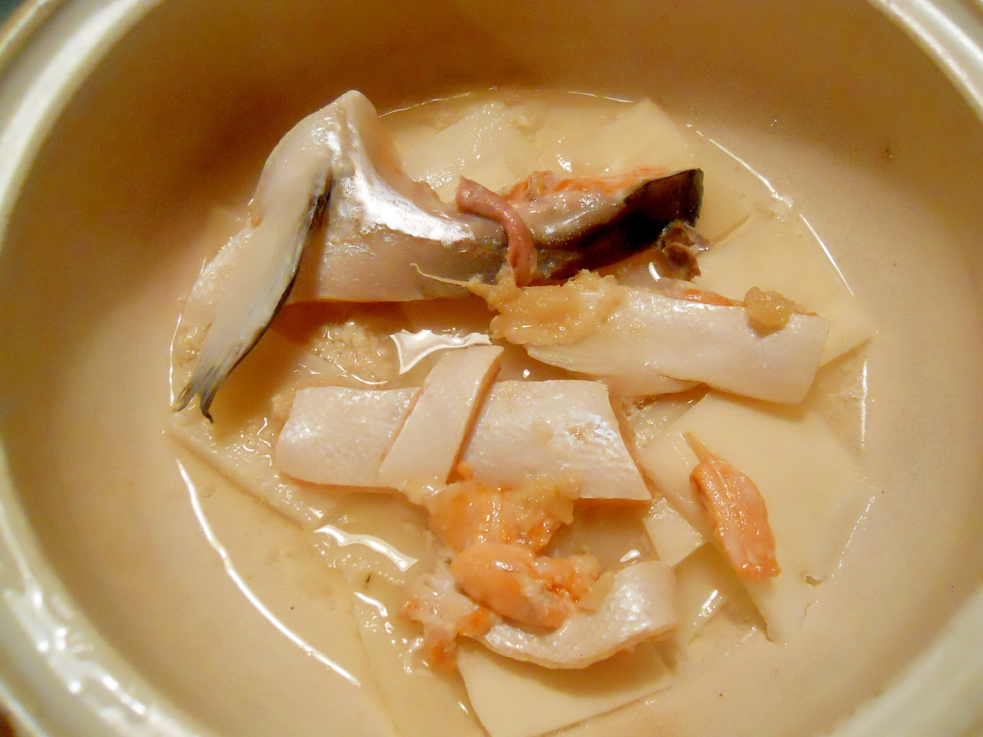 エコ☆セコ　大根の皮と鮭アラ　土鍋で塩麹蒸し