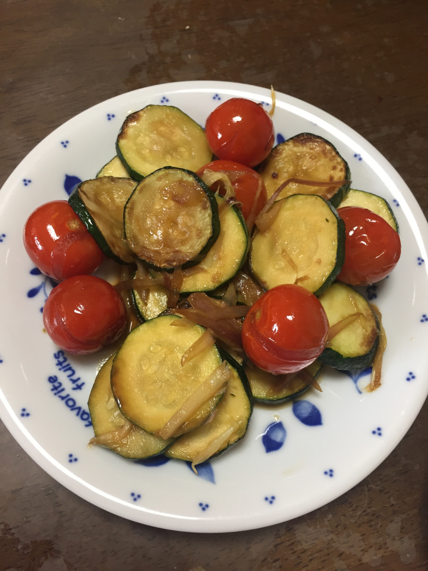 ズッキーニとトマトとミョウガ炒め