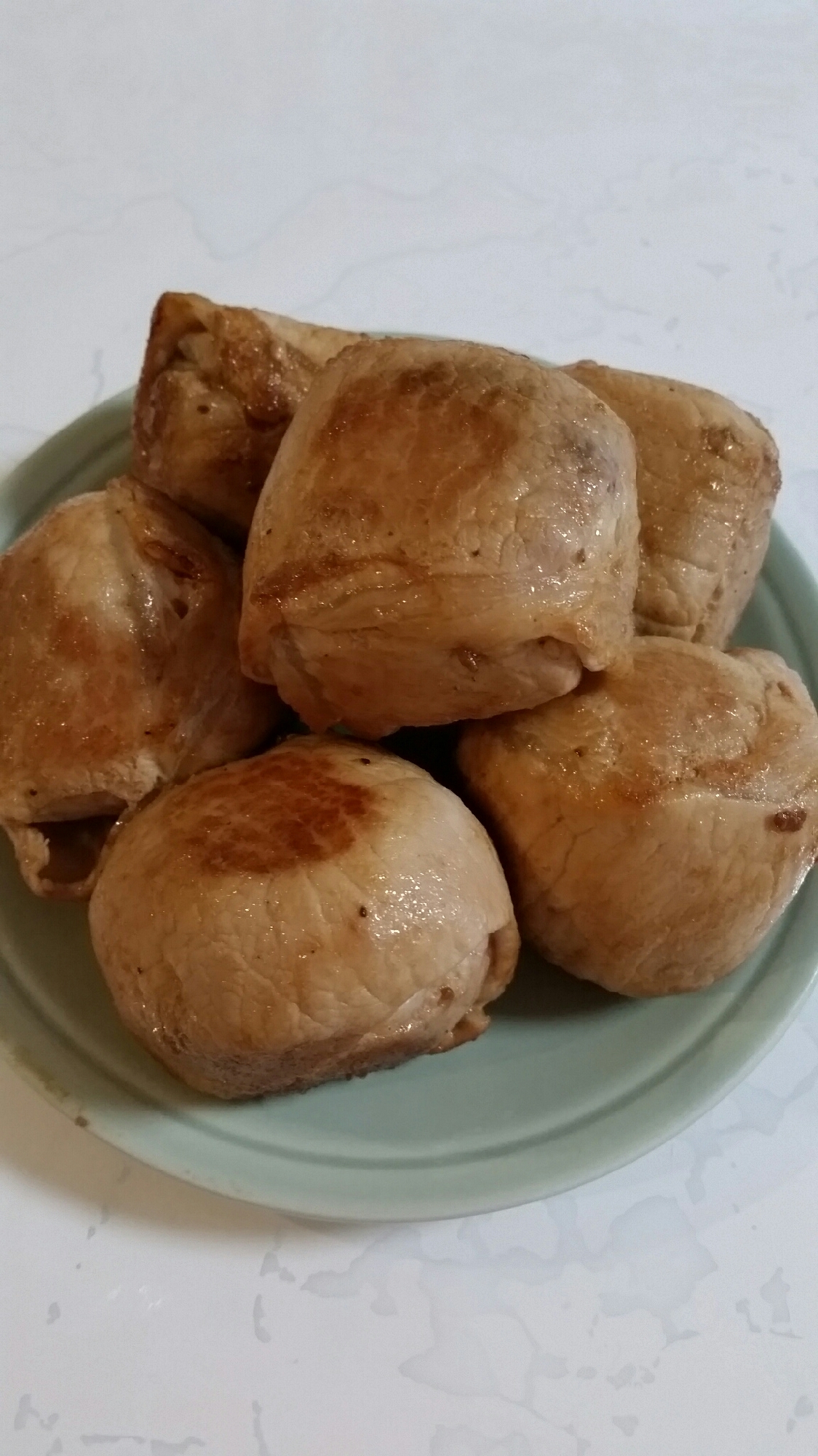 余った炊き込みごはんで絶品肉巻きおにぎり