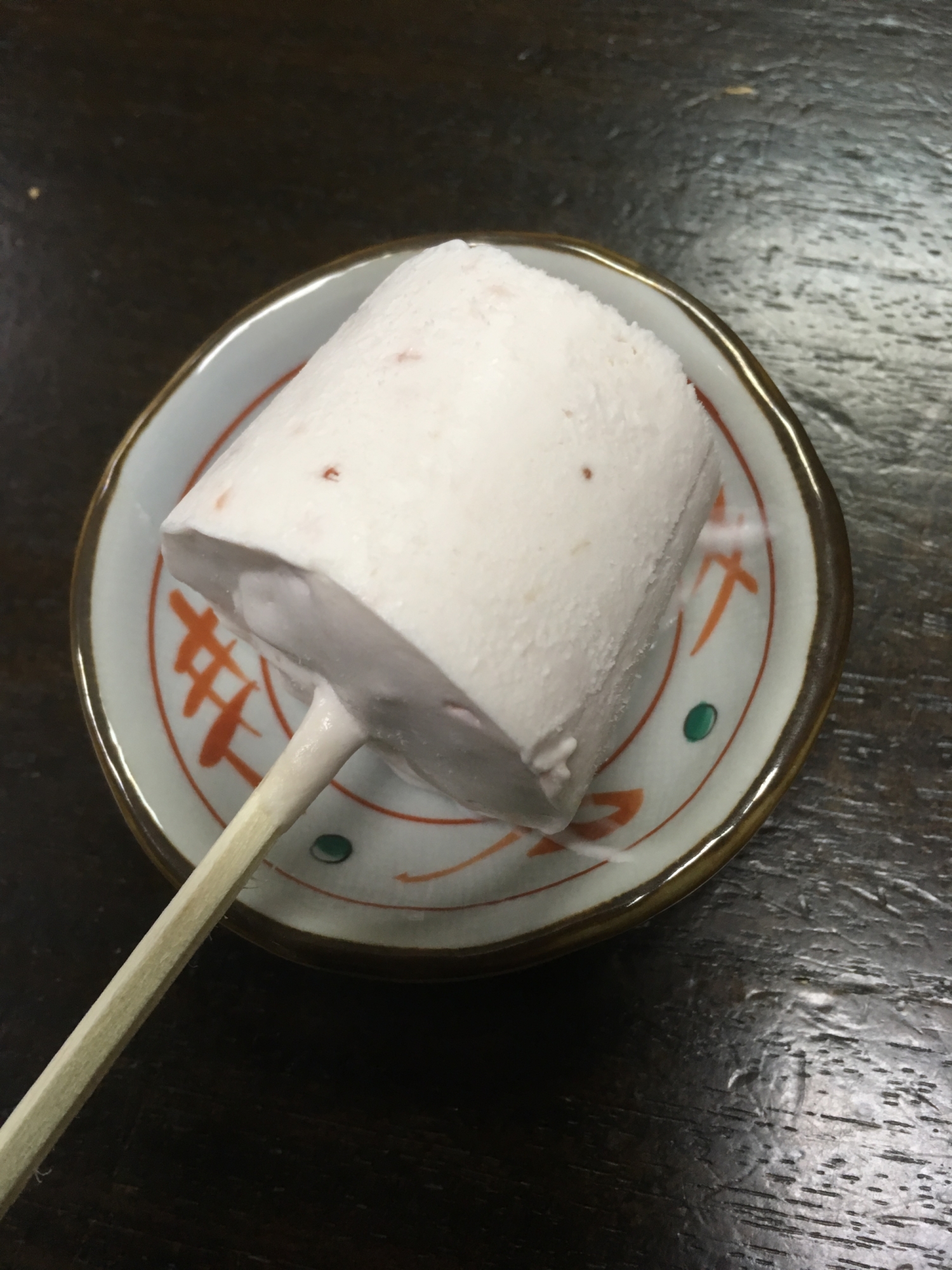 ジャムと生クリームで簡単に棒アイス