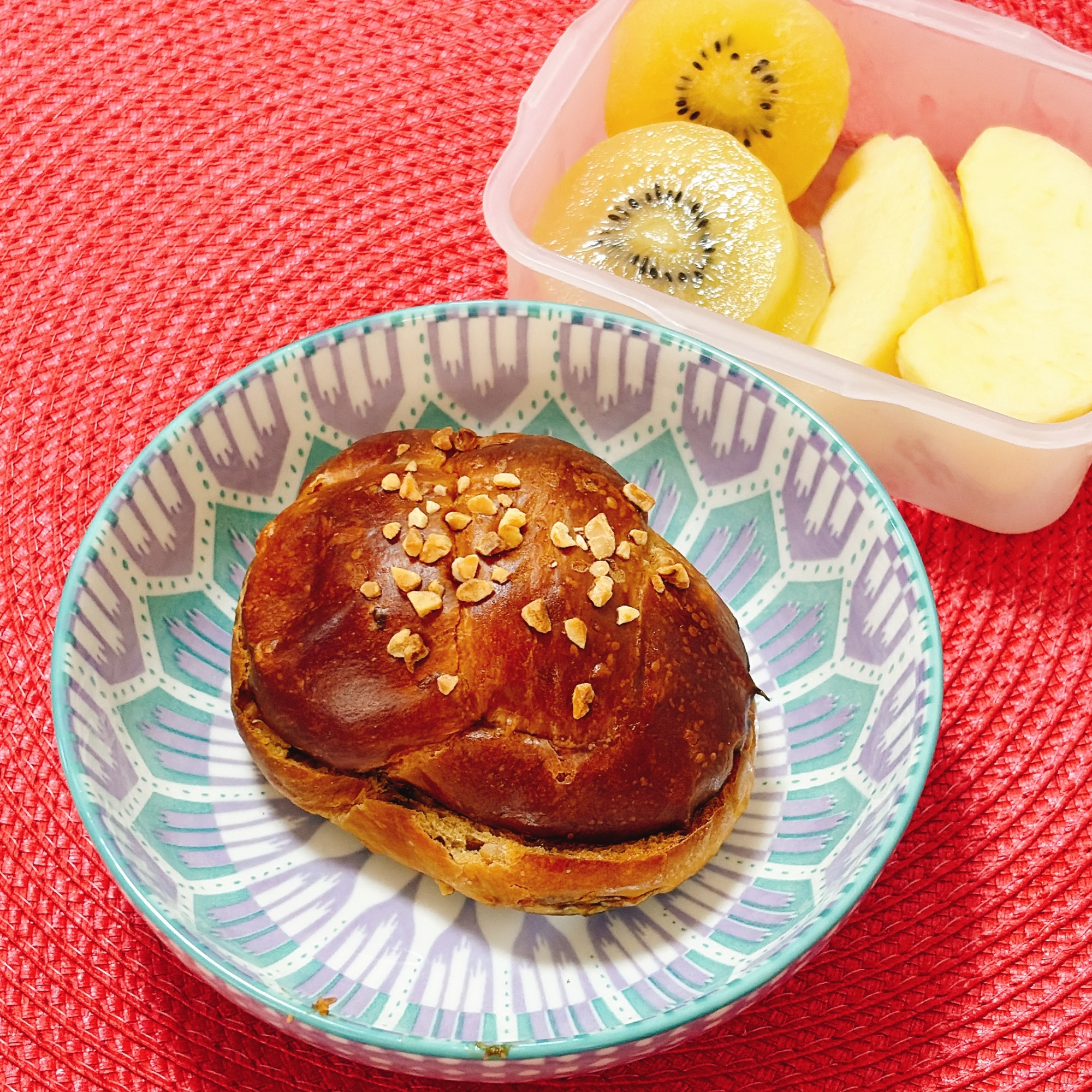 お弁当ꕤ きなこ蜂蜜サンドとフルーツ