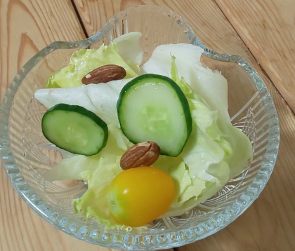 朝食☆ナッツサラダ