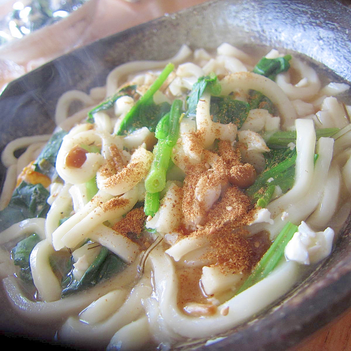 卵となめこのほうれん草饂飩