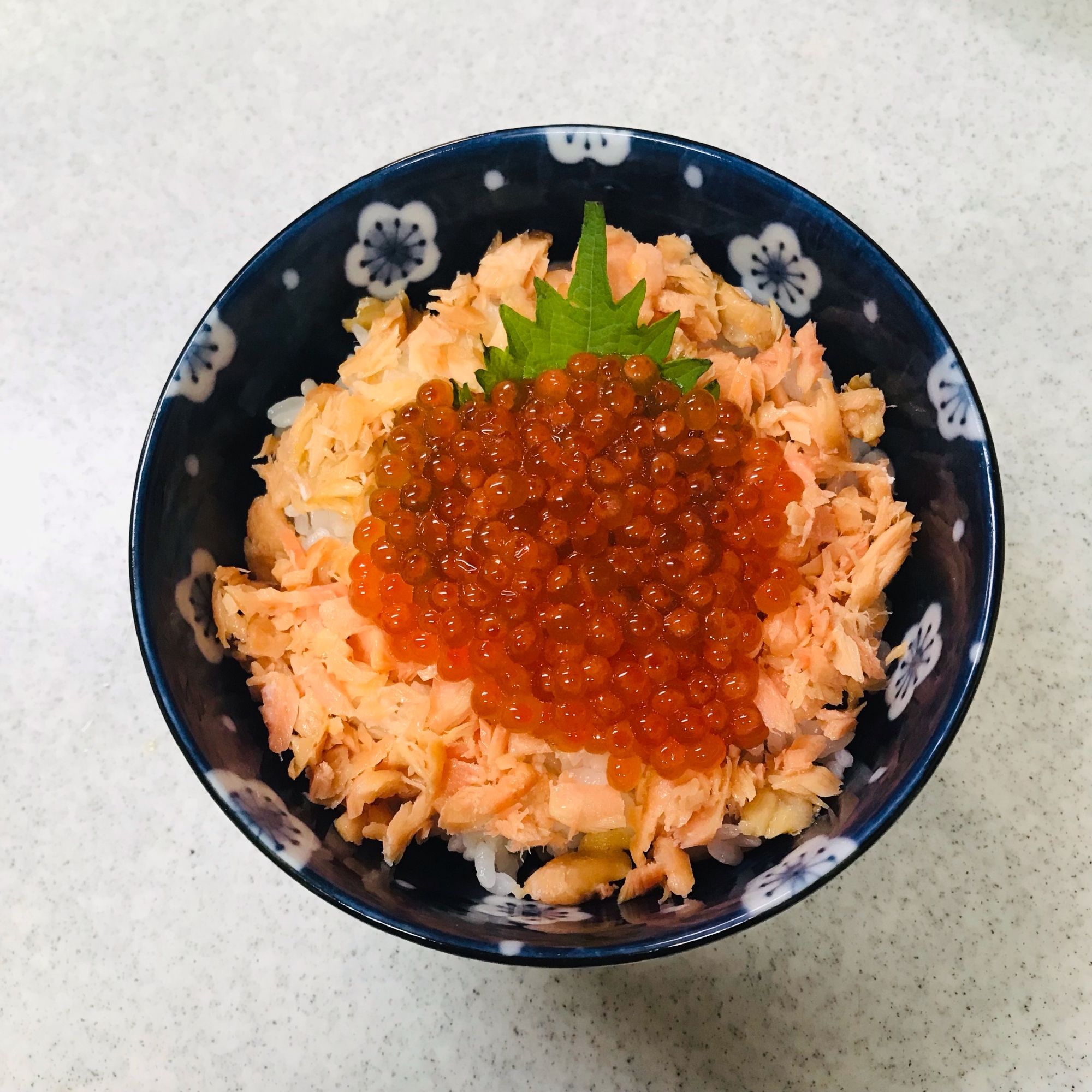 焼き鮭とイクラの親子丼