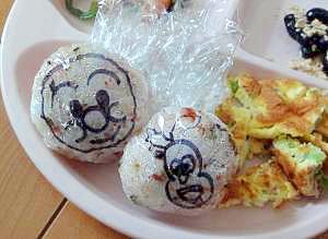 被災地の子供達に 届け勇気 アンパンマンおにぎり レシピ 作り方 By ぱぱんぱんぱん 楽天レシピ 被災地の子供達に 届け勇気 アンパンマンおにぎり レシピ 作り方 By ぱぱんぱんぱん 楽天レシピ