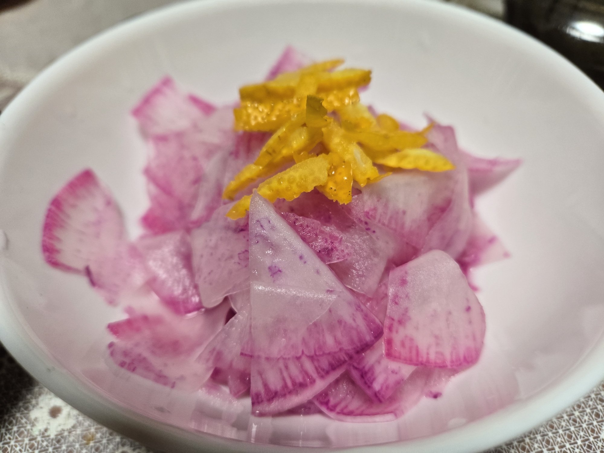 かんたん酢で紫大根の甘酢ゆず漬け