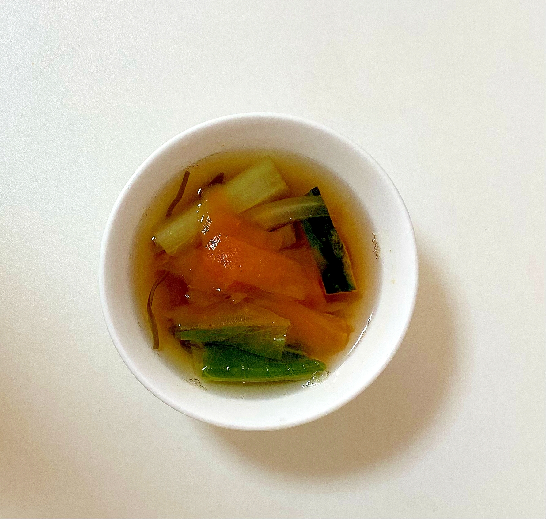 塩昆布で野菜スープ