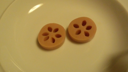 お弁当用に、練習しました。
ストローを、潰すだけで、良いのですね♪
綺麗にできました！
有難うございます。
いつもは、斜めにカットしてましたが…
